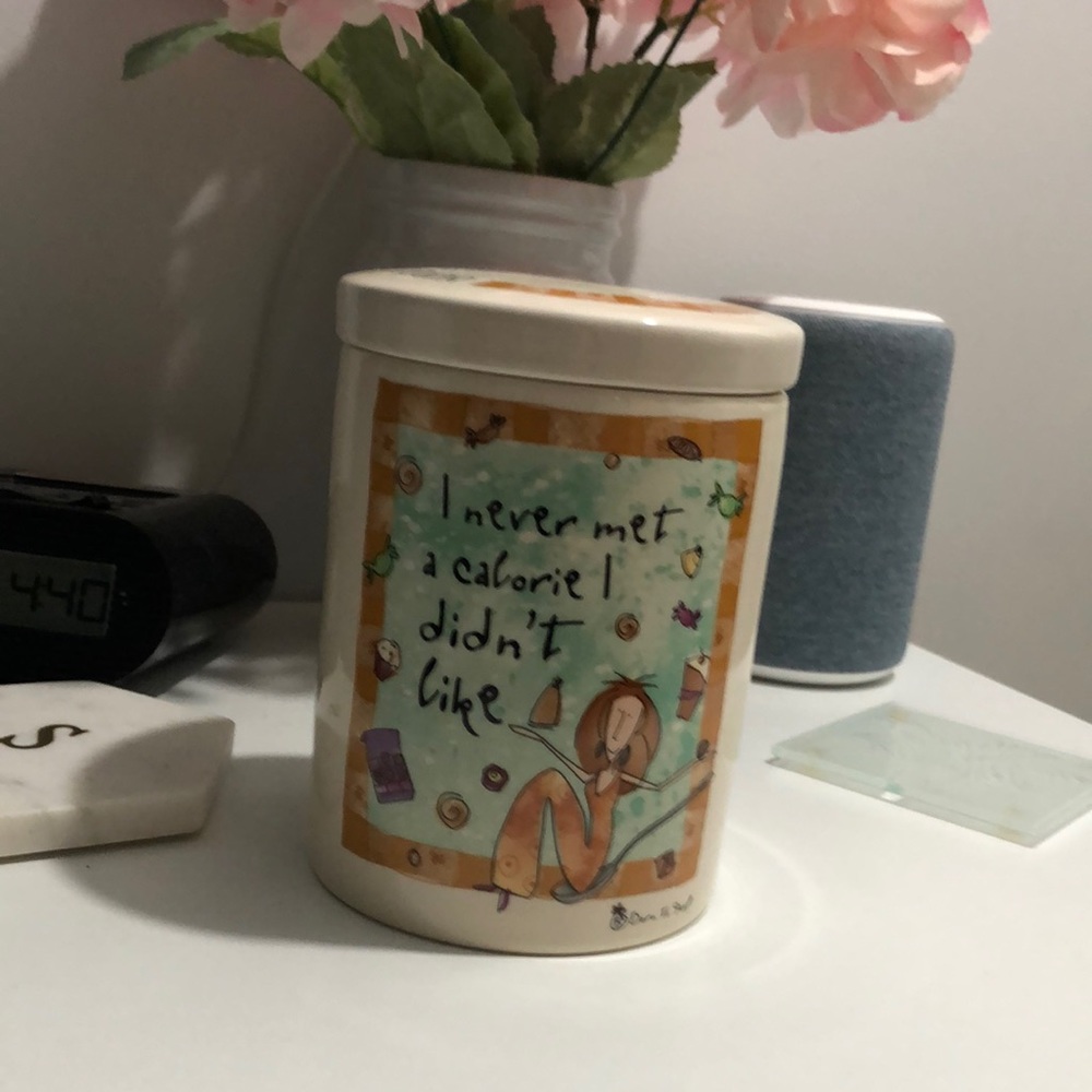 5 for $25. Adorable, ceramic Sugar container / canister. 6” tall x 4.5”